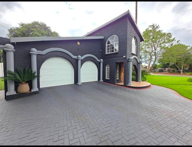 3 BEDROOM HOUSE FOR SALE IN GOLF PARK